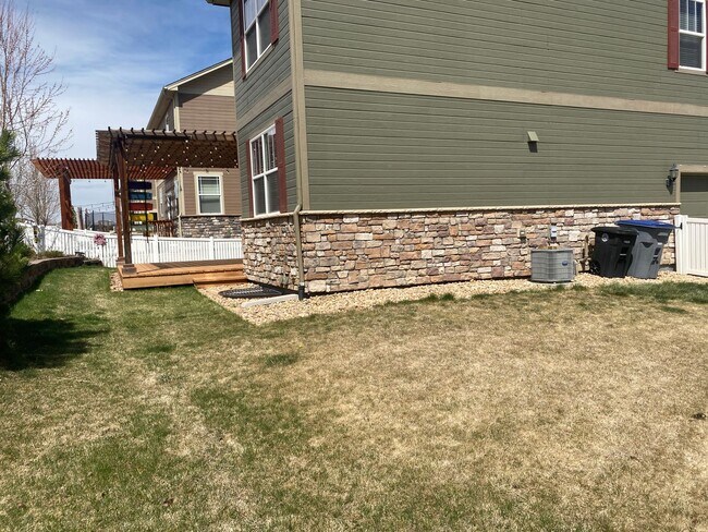 Building Photo - Charming, 3 story, 4 bed/3 bath on Corner Lot!