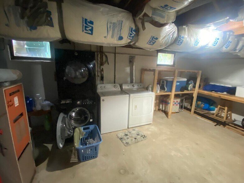 Washer/Dryer Included - 6 Borman Dr