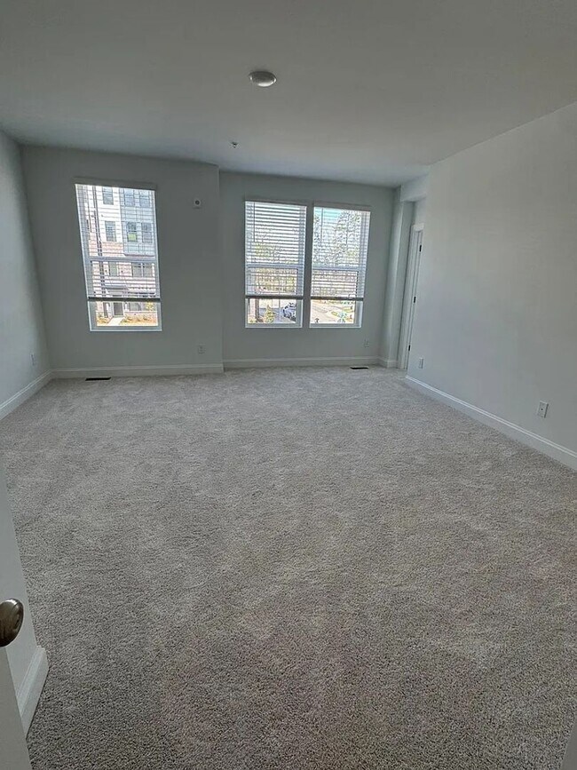 Building Photo - Stunning New Construction 3BD, 2.5BA Cary Townhome-Style Condo with a 1-Car Garage in a Prime Loc...