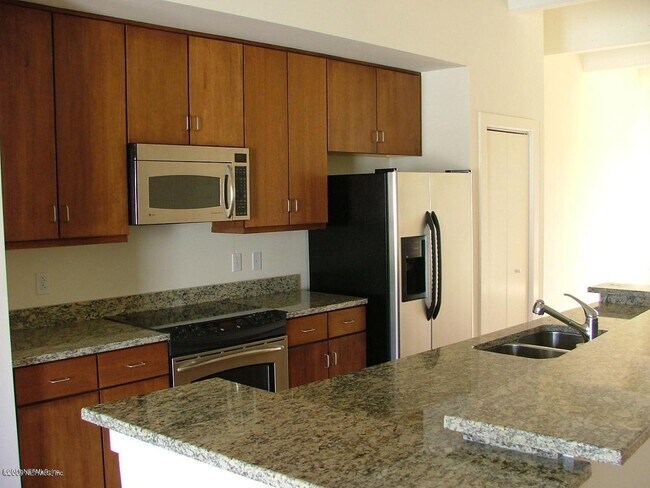 Building Photo - 1661 Riverside Ave