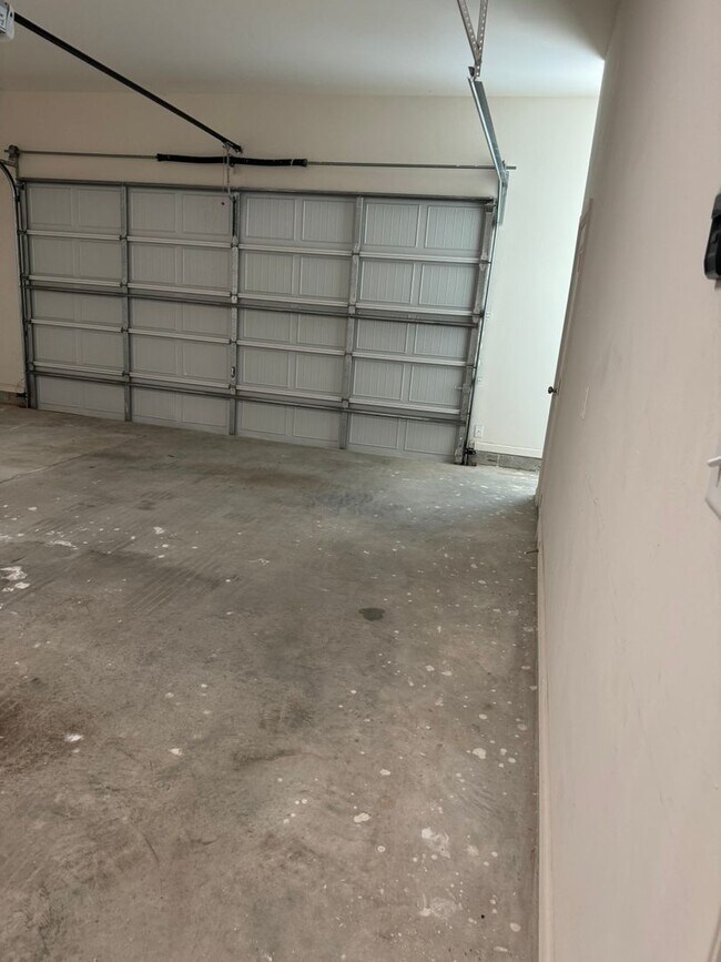 Building Photo - 3 Bed 2 bath with an office in The Enclave