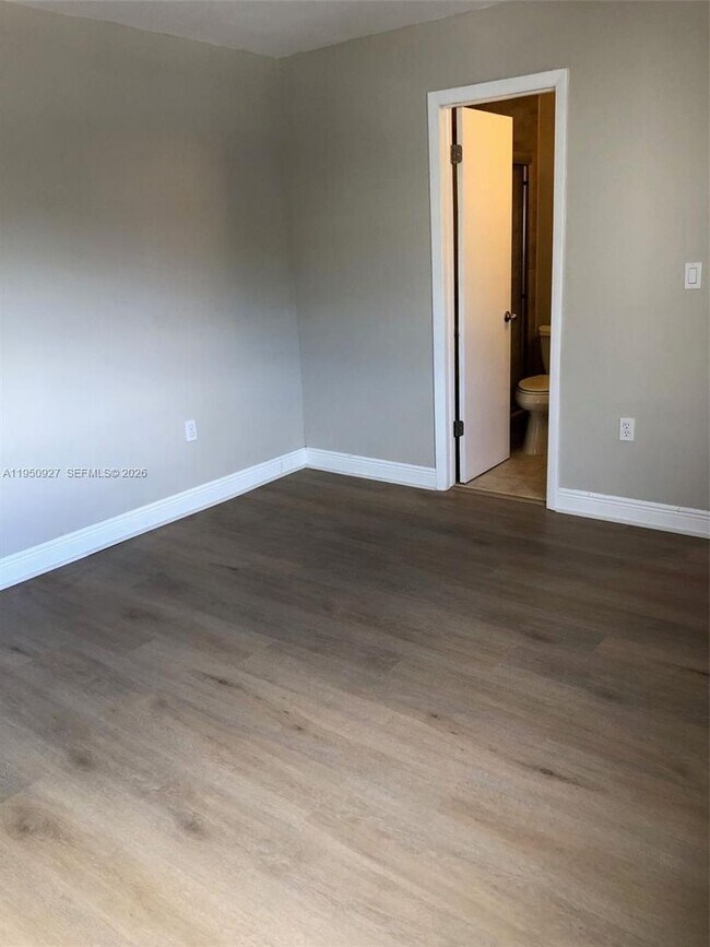 Building Photo - 4708 SW 67th Ave