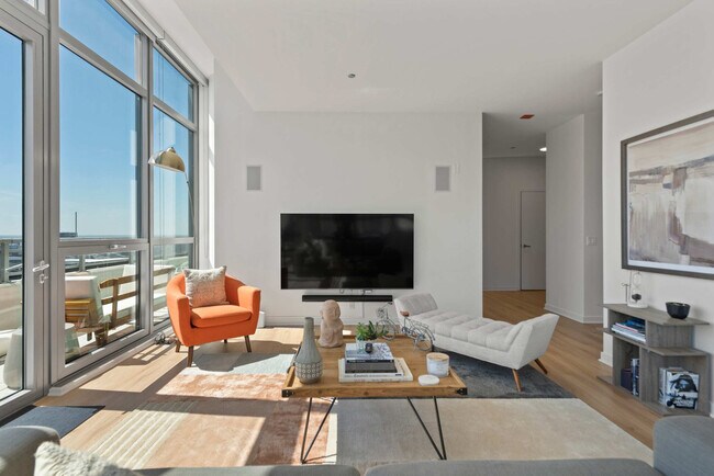 Building Photo - 365 N Halsted St