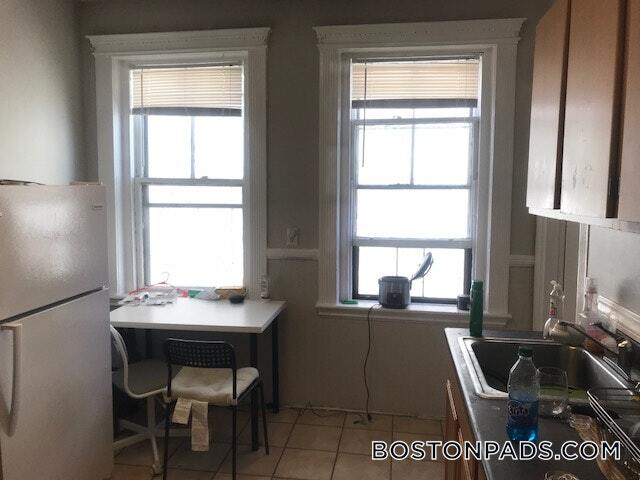 Building Photo - 447 Park Dr