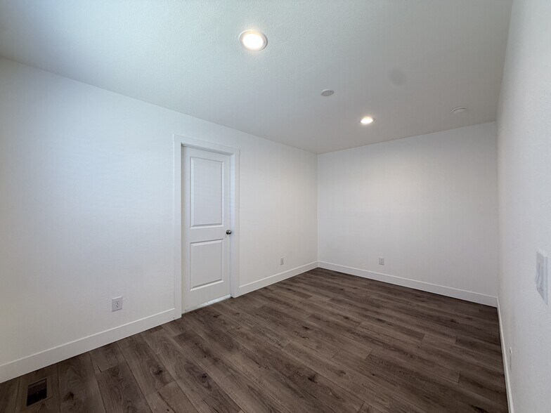 Building Photo - 2060 N Center St