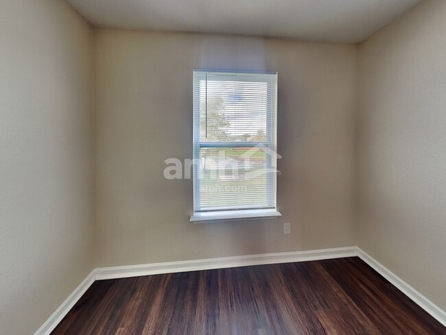 Building Photo - 1622 Carriage Cir