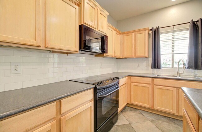 Building Photo - 2143 W Marconi Ave