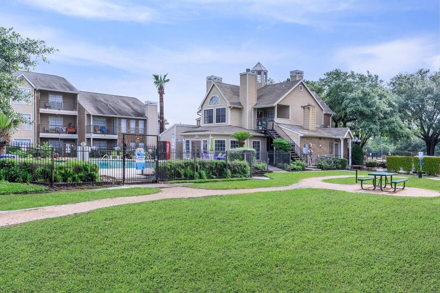 Building Photo - Fairfield Cove