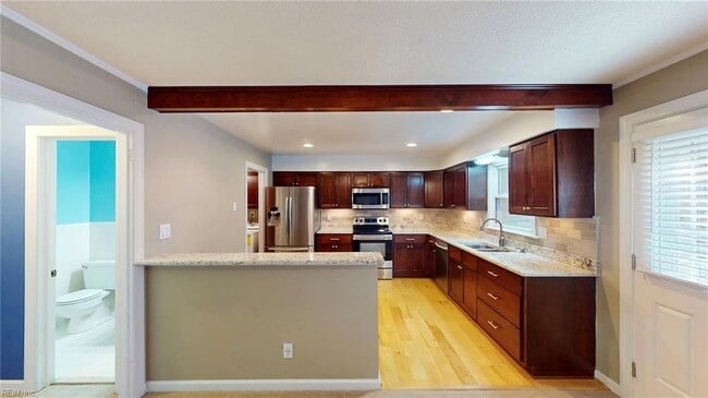Building Photo - 707 Sir Walter Cir