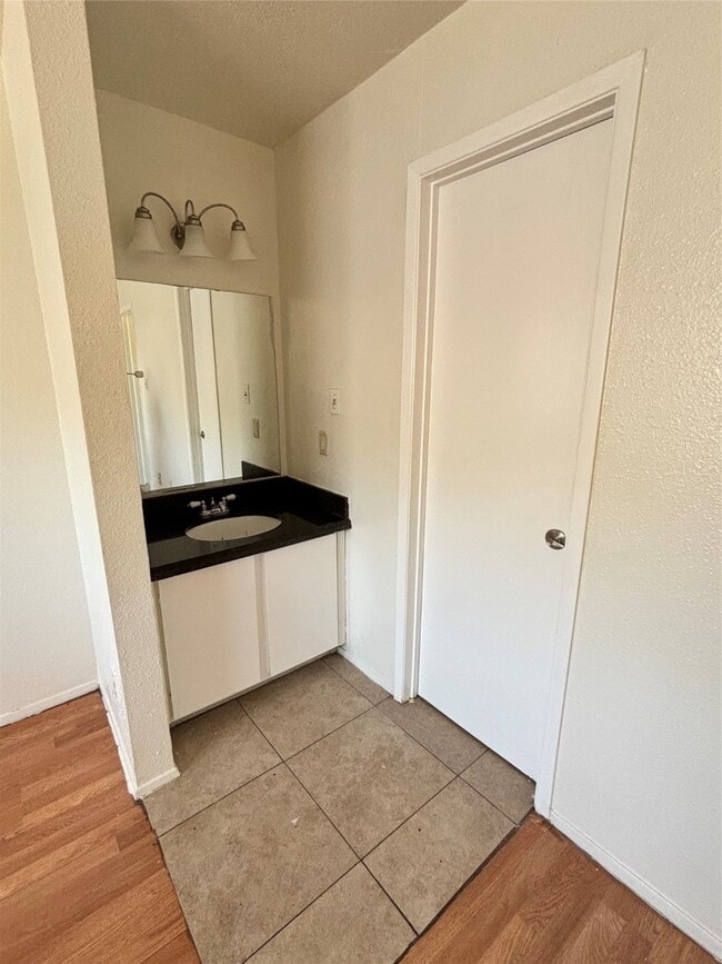 Building Photo - 8405 Wilcrest Dr