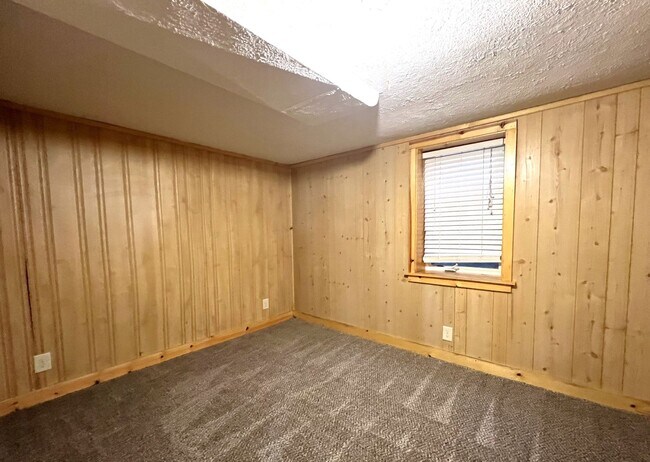 Building Photo - Midtown 3Bed 2Bath 1 Car Garage $1,800