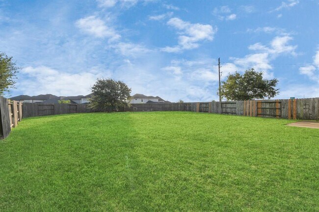 Building Photo - 6483 Calgary Woods Ln