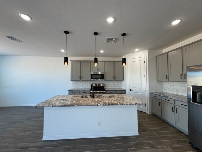 Building Photo - 7606 W Smoketree Dr