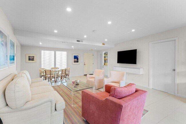 Building Photo - 2774 S Ocean Blvd