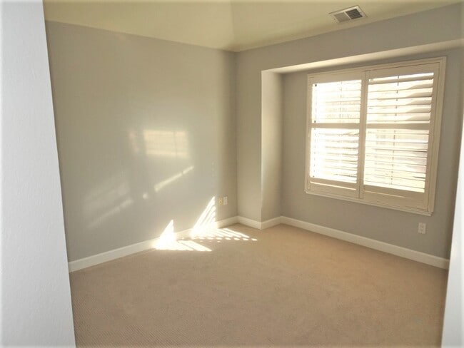 Building Photo - 85 Tahoe Ct