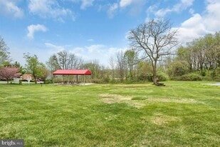 Building Photo - 17 Dartmouth Ct