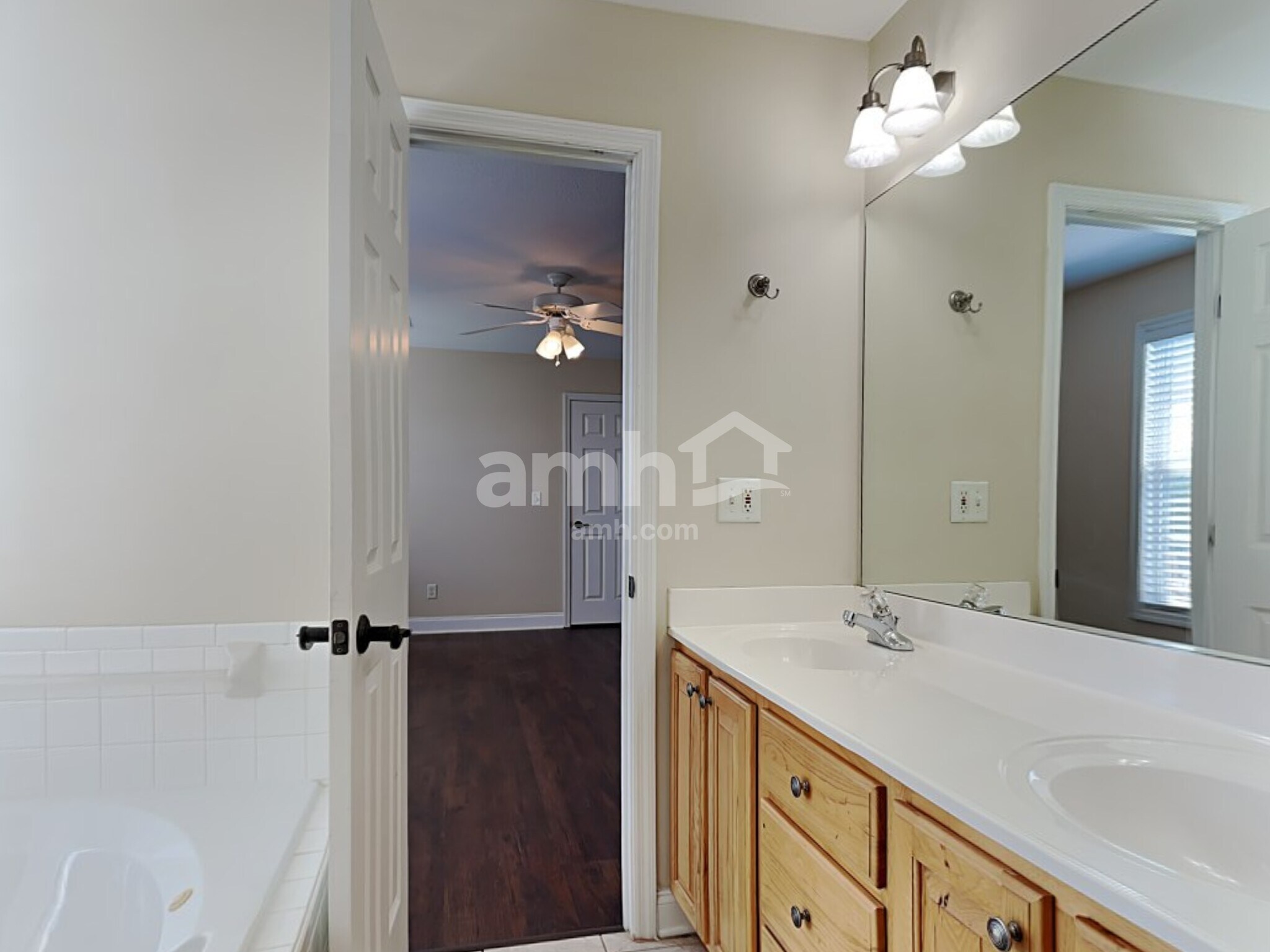 Building Photo - 4905 Ivy Rose Dr