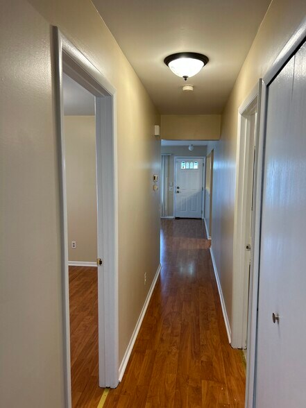 Building Photo - 325 W Woodruff Ave
