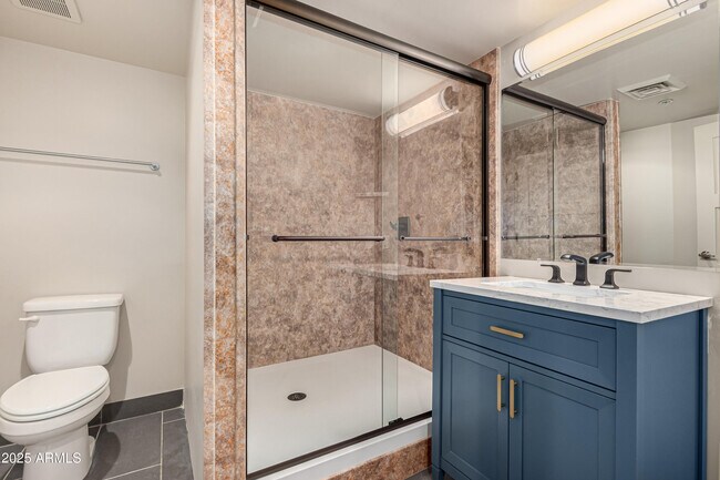 Building Photo - 535 W Thomas Rd