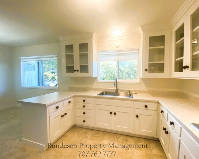 Building Photo - 77 Sunny Hill Dr