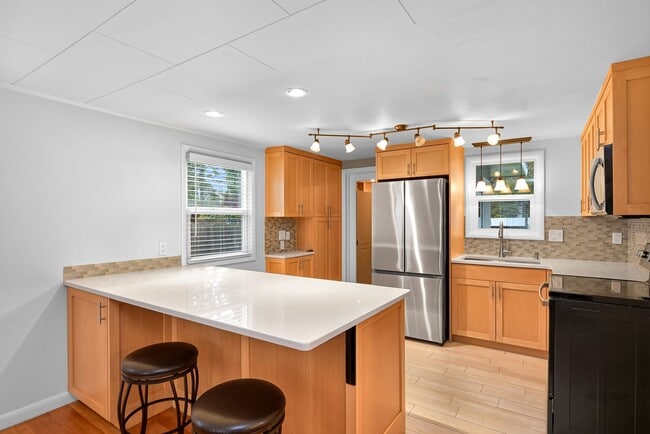 Building Photo - Welcome Home to Comfort and Charm in Blaine, WA!