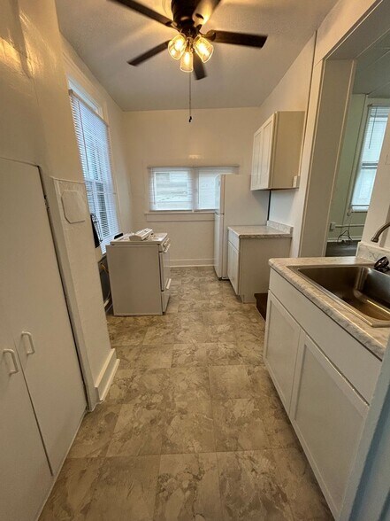 Building Photo - 1214 Columbia St