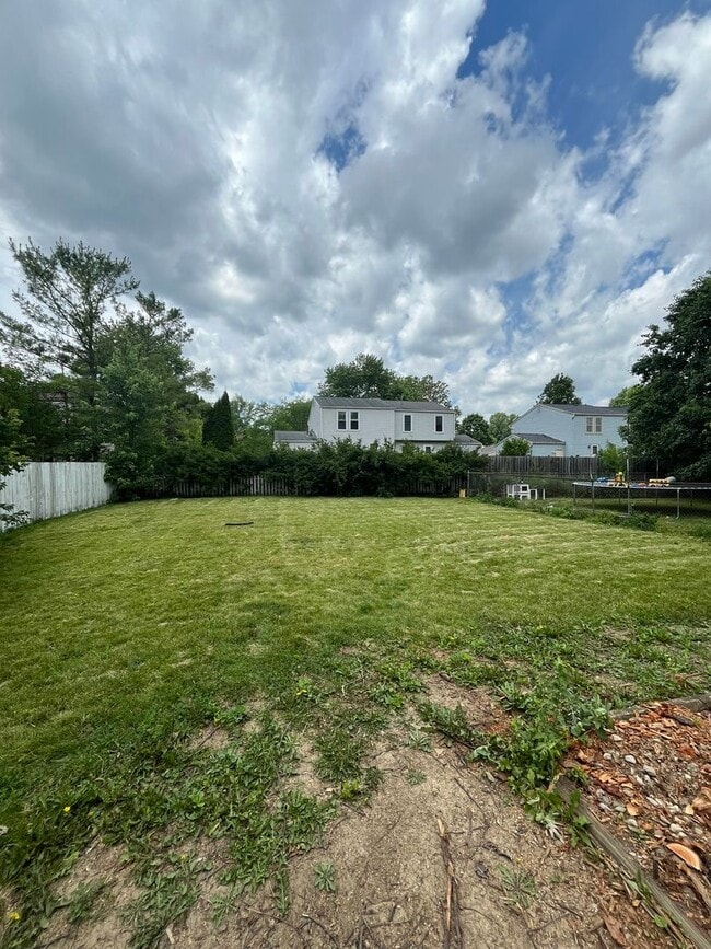 Building Photo - Creve Coeur Lane