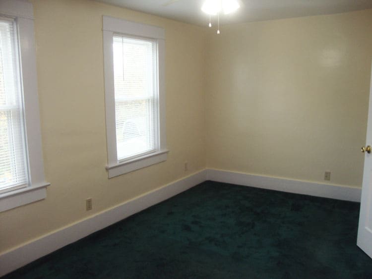Back Bedroom. - 458 McConnell St