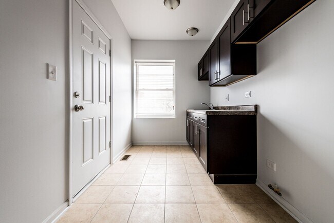 Building Photo - 1509 S Kenneth Ave