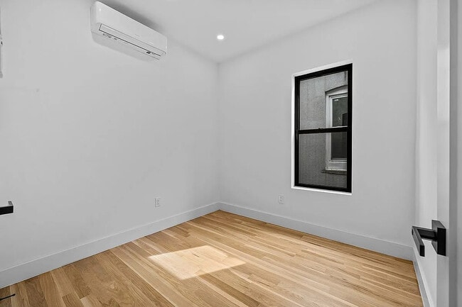 Building Photo - 371 Grant Ave