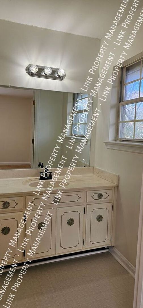 Building Photo - 9328 Berkshire Cir
