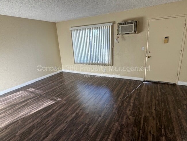 Building Photo - 9421 Cedar St