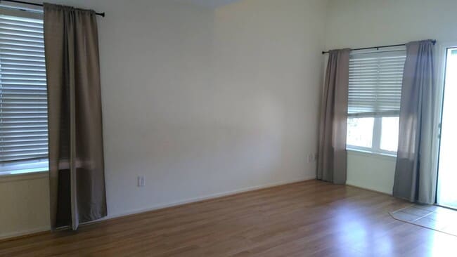 Building Photo - Nice 2 Story Townhome with Attached Garage...