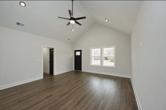 Building Photo - 1609 Elizabeth Rd