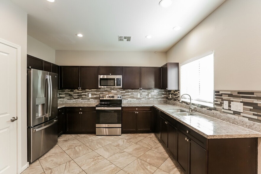 Building Photo - 1829 W Minton St