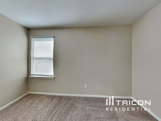 Building Photo - 900 American Monarch Dr