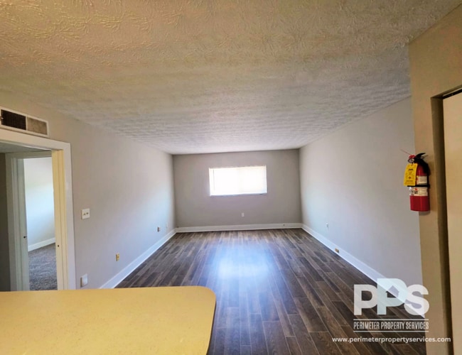 Building Photo - 1040 Sandtown Rd SW