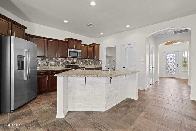 Building Photo - 12776 Runway Ave