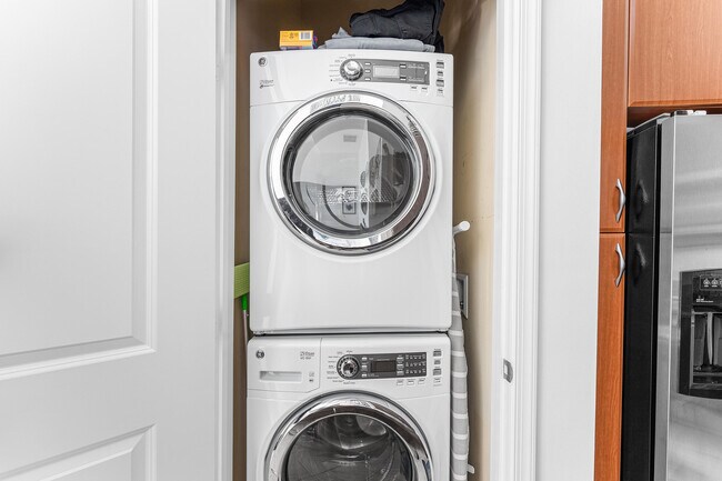 Building Photo - 701 S Olive Ave