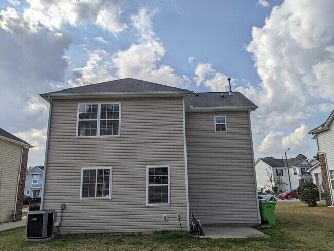 Building Photo - 3741 Tryon Ridge Dr