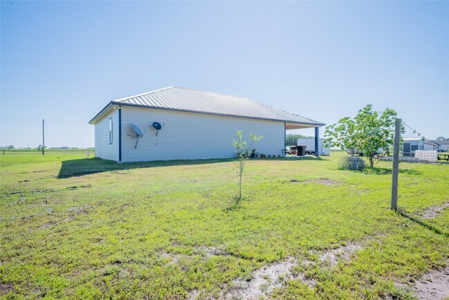 Building Photo - 1015 FM 960 Rd