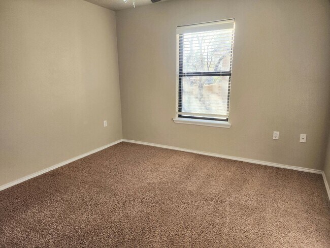 Building Photo - 1101 W 15th St