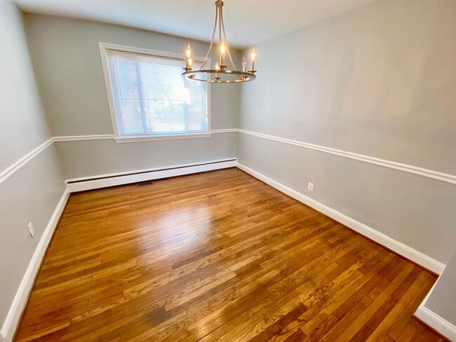 Building Photo - Charming 3 Bedroom/2 Bathroom Townhome with In-Unit Laundry in Ramblewood, MD!