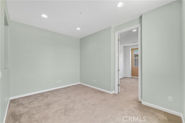 Building Photo - 137 Primrose Dr