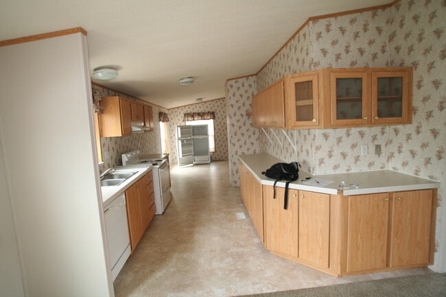 Building Photo - 3 Bedroom Modular Home in Babcock Vista!