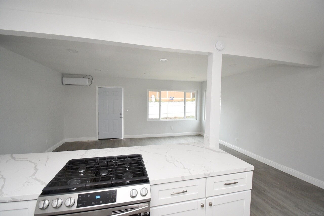 Building Photo - 1222 Willowside Ter