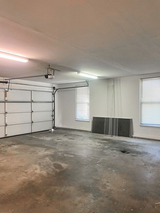 Building Photo - 23 Flat Trail Ct