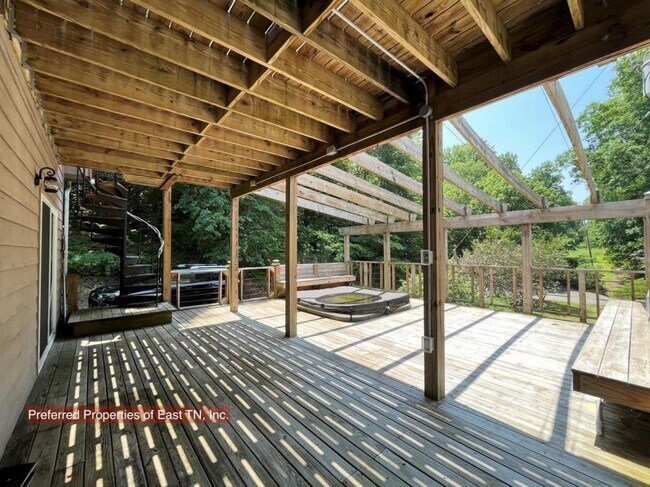 Building Photo - 709 Brown Mountain Rd