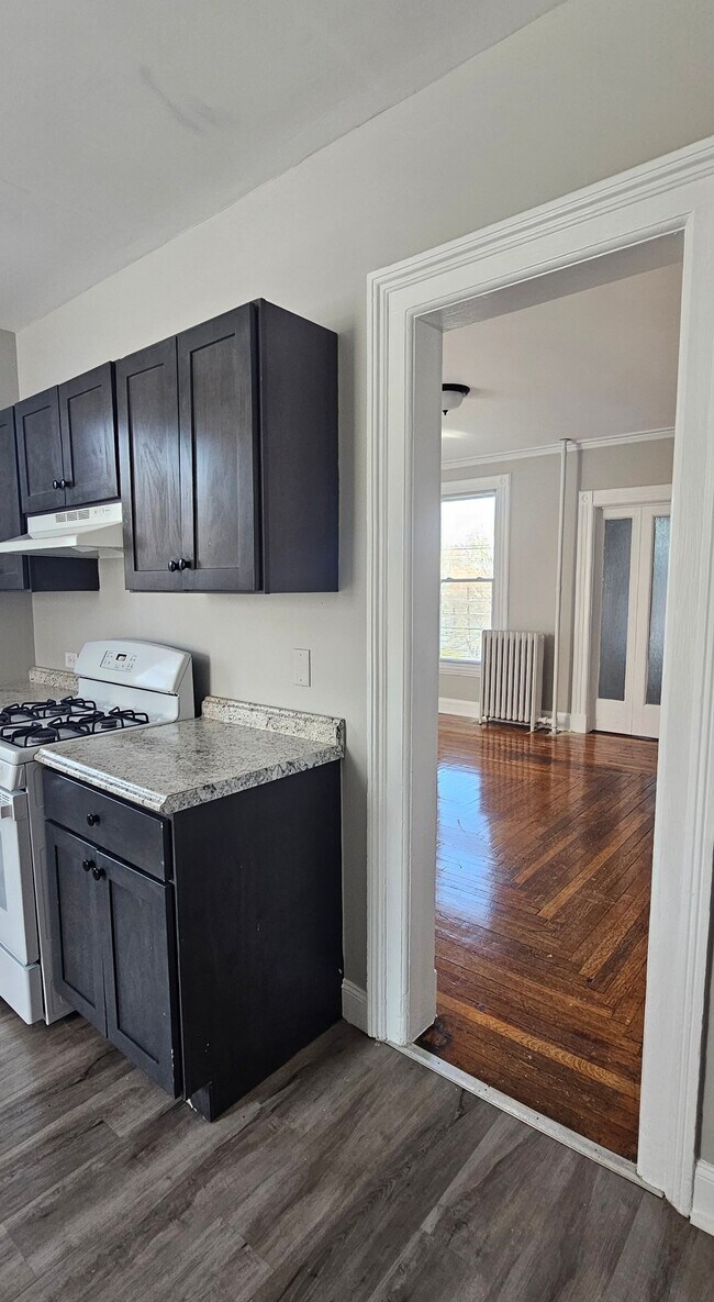 Building Photo - 515 Quinnipiac Ave