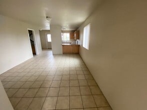 Building Photo - large 3 Bedroom 2.5 Bath Springfield duplex